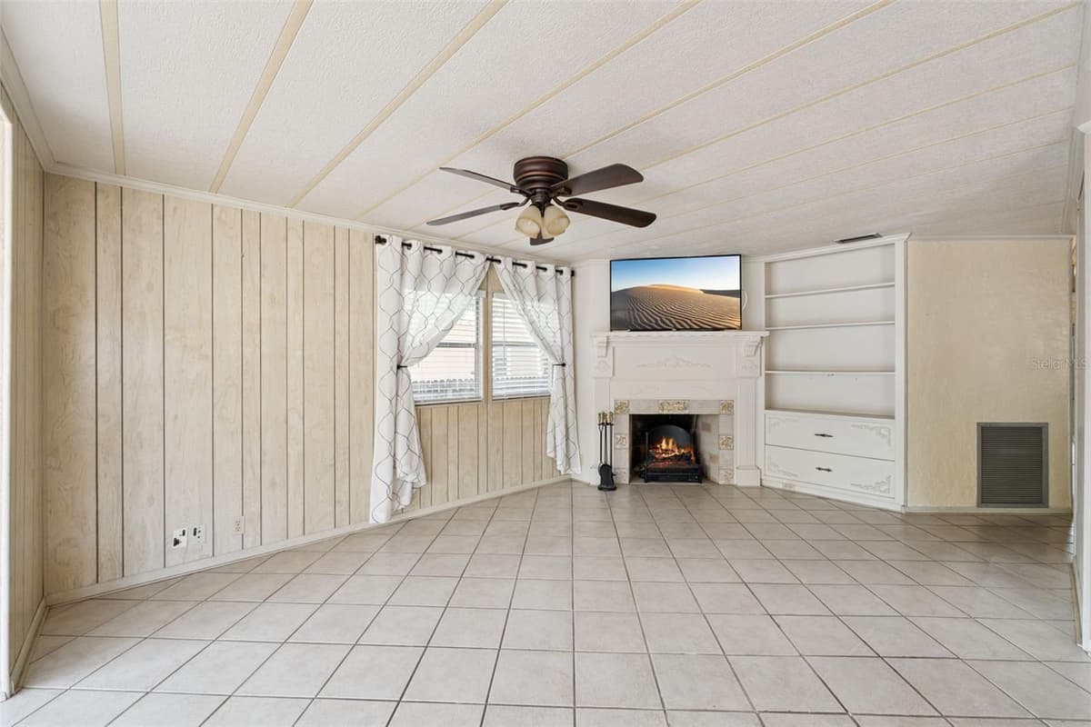571 PINE NEEDLE COURT — photo 9 of 54