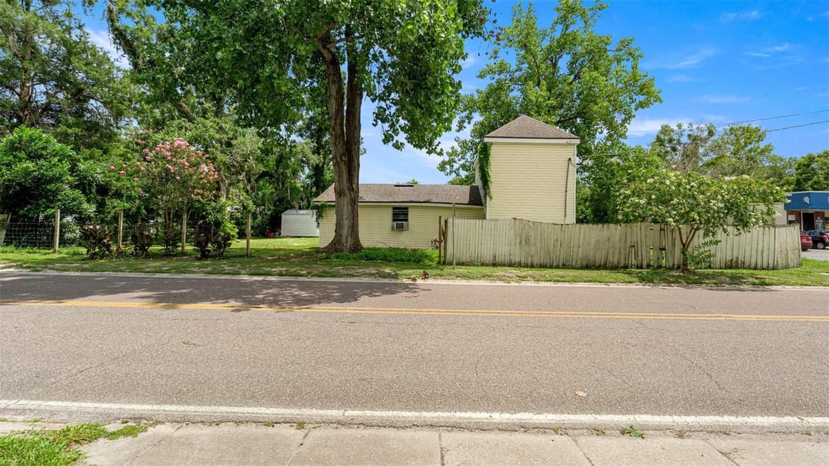 10107 DIVISION AVENUE — photo 4 of 8