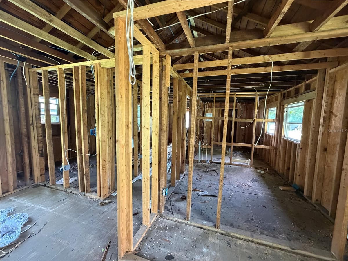 10085 PLUM STREET — photo 10 of 15
