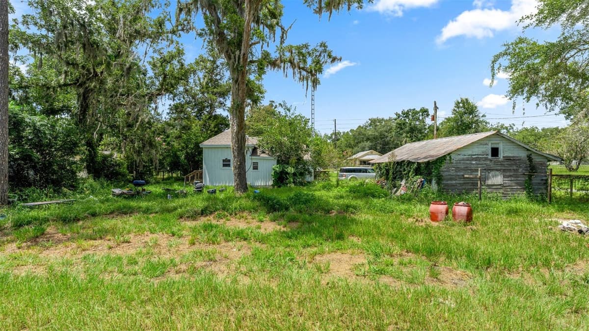 5698 NAVARRE AVENUE — photo 10 of 15