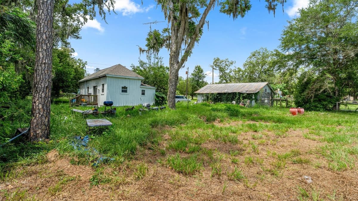 5698 NAVARRE AVENUE — photo 12 of 15
