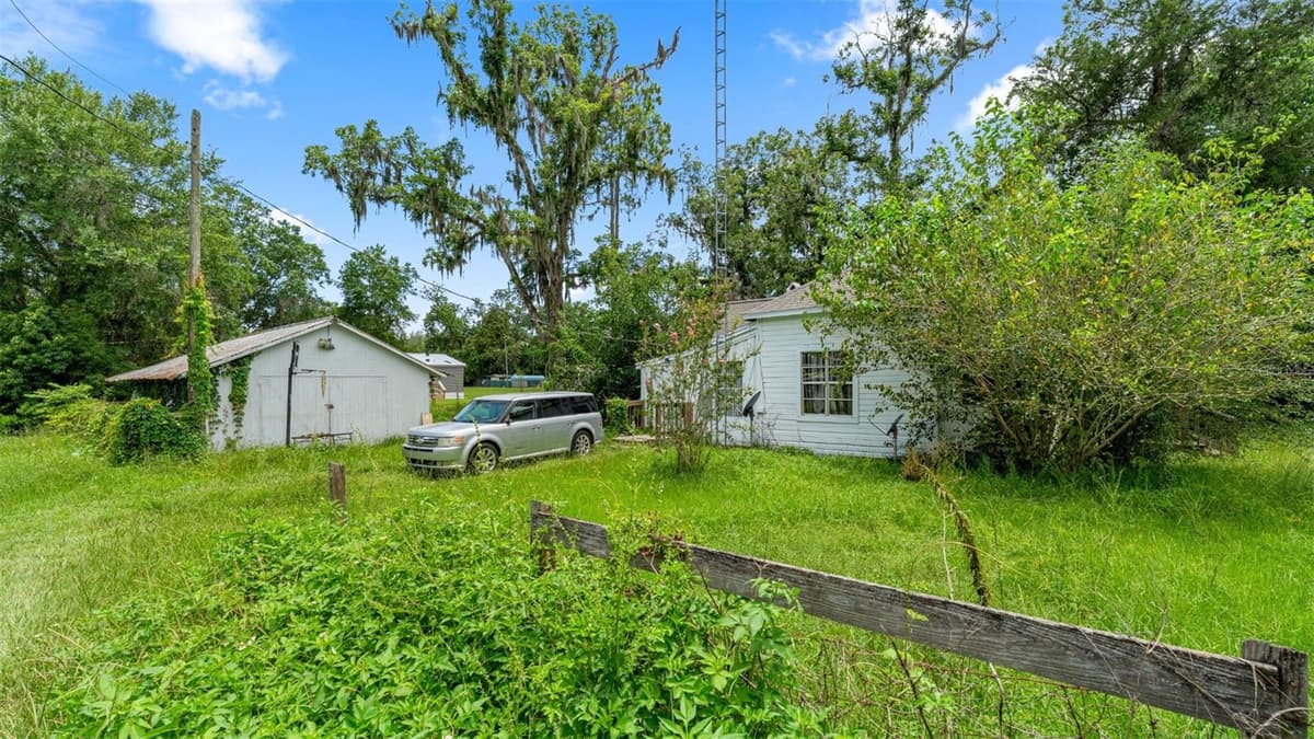 5698 NAVARRE AVENUE — photo 4 of 15