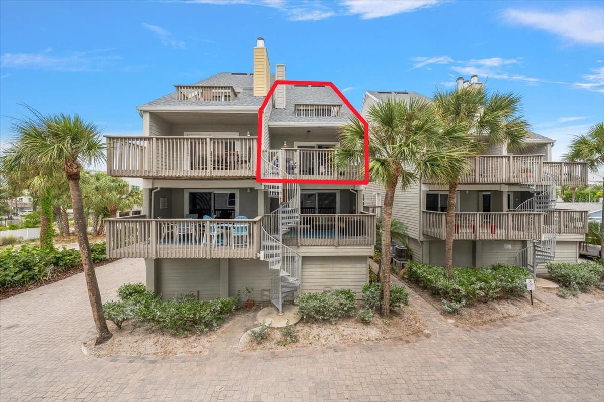 19930 GULF BOULEVARD — photo 7 of 59