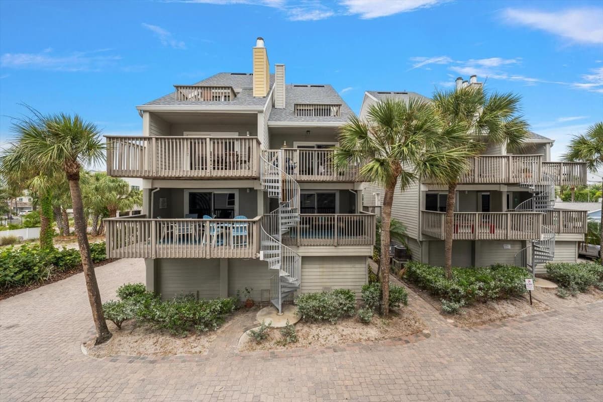 19930 GULF BOULEVARD — photo 6 of 59