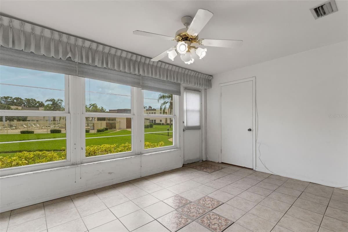 114 FERNWOOD CIRCLE — photo 13 of 41