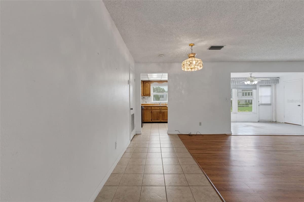 114 FERNWOOD CIRCLE — photo 7 of 41
