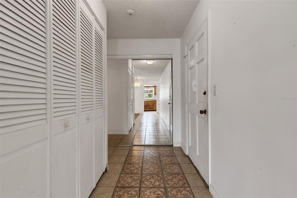 114 FERNWOOD CIRCLE — photo 22 of 41