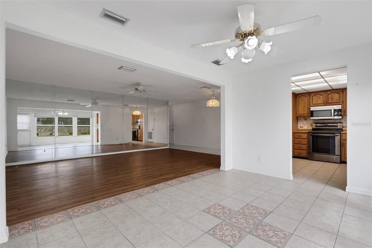 114 FERNWOOD CIRCLE — photo 15 of 41