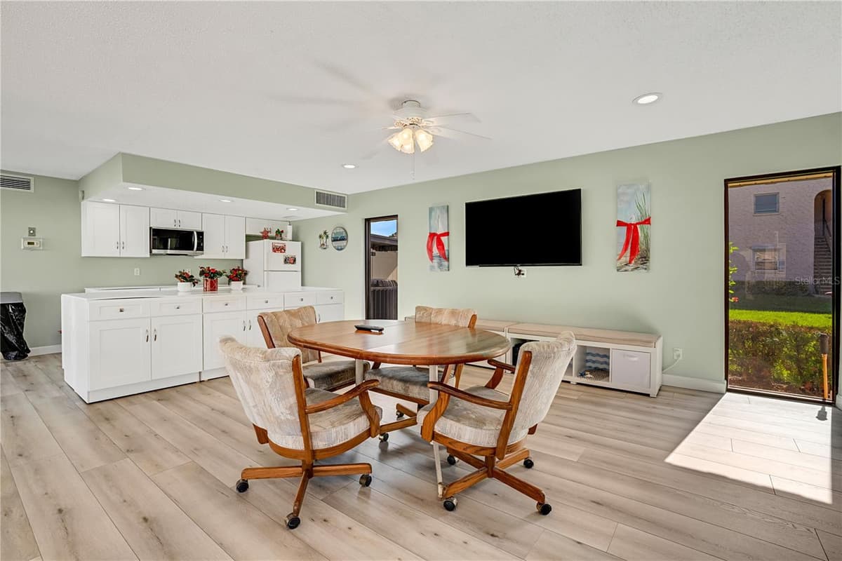 114 FERNWOOD CIRCLE — photo 37 of 41