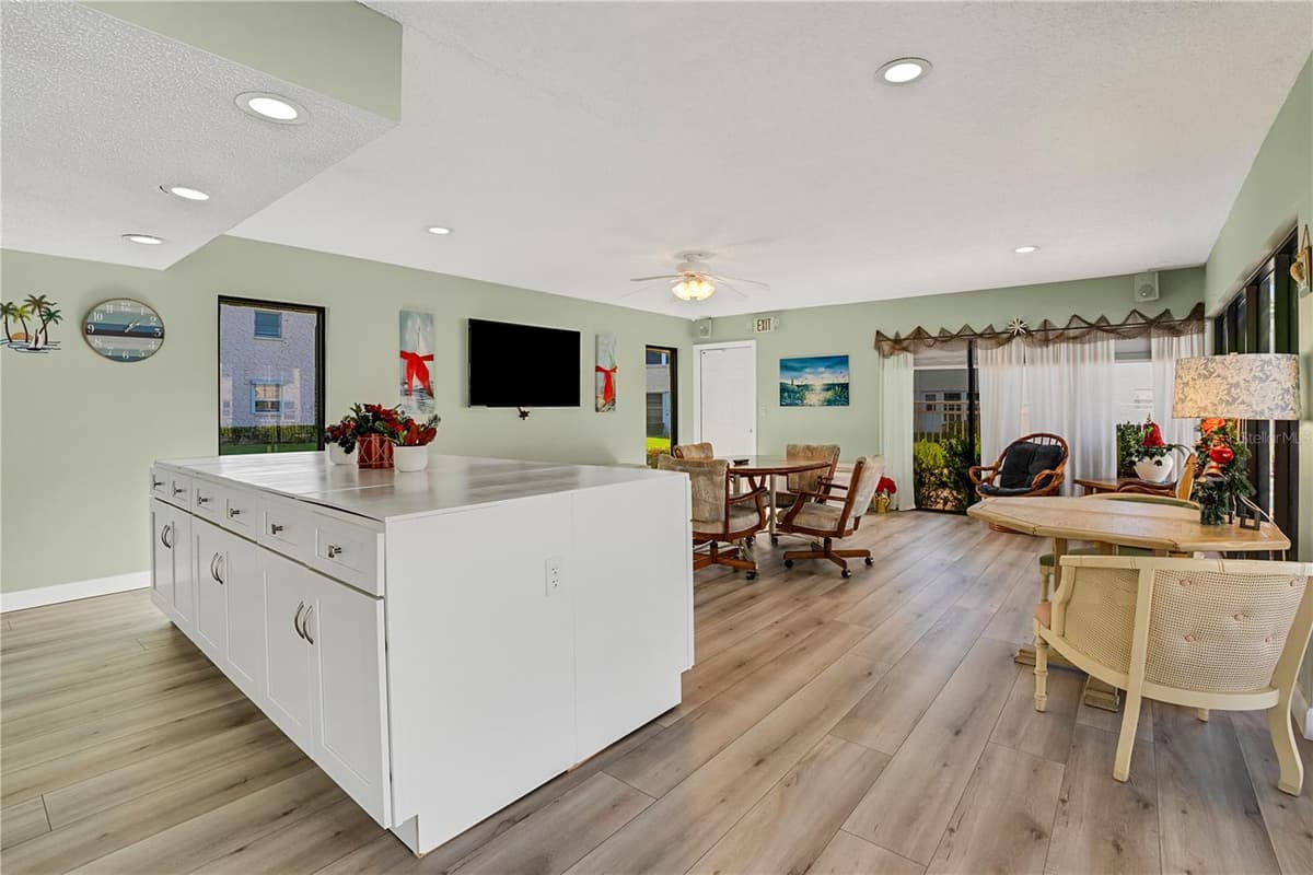 114 FERNWOOD CIRCLE — photo 34 of 41