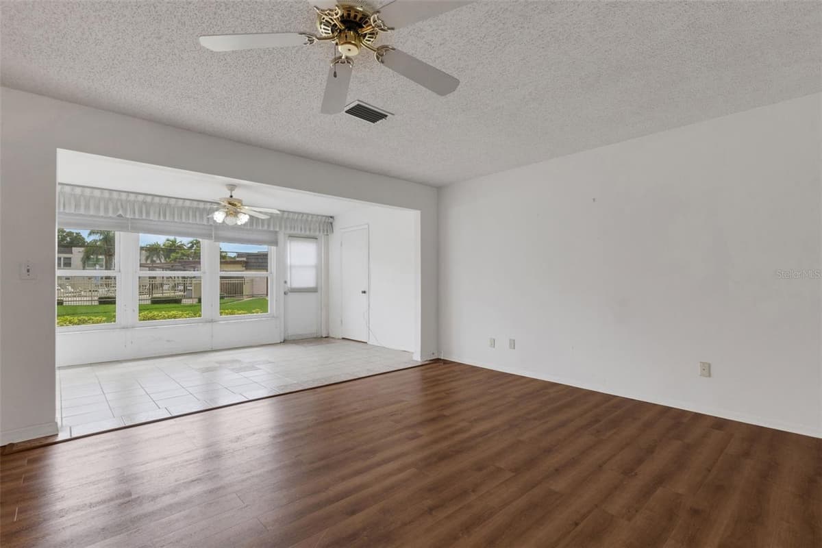 114 FERNWOOD CIRCLE — photo 12 of 41
