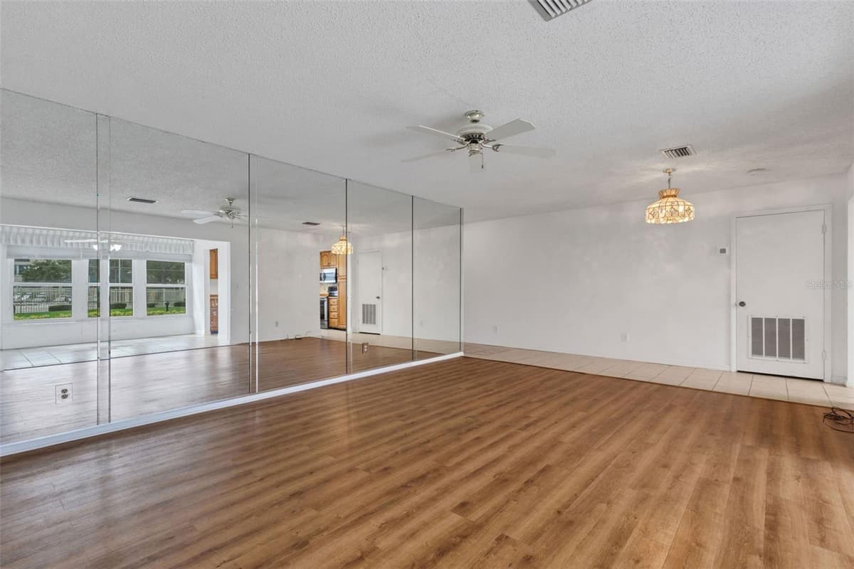 114 FERNWOOD CIRCLE — photo 10 of 41