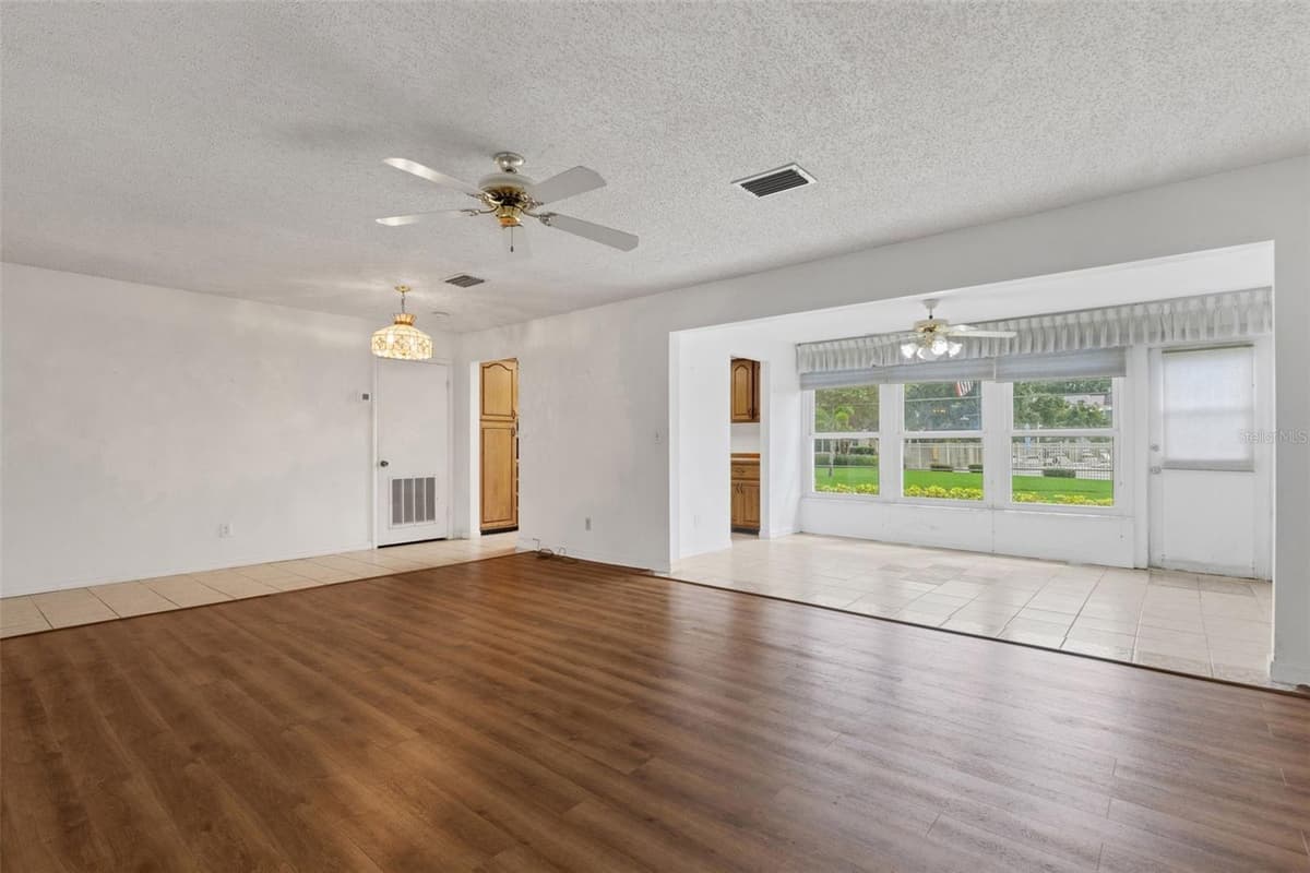 114 FERNWOOD CIRCLE — photo 11 of 41