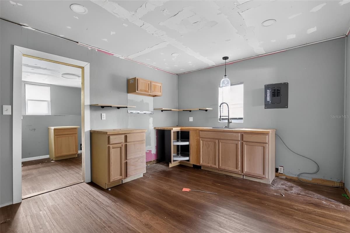 306 2ND STREET — photo 4 of 15