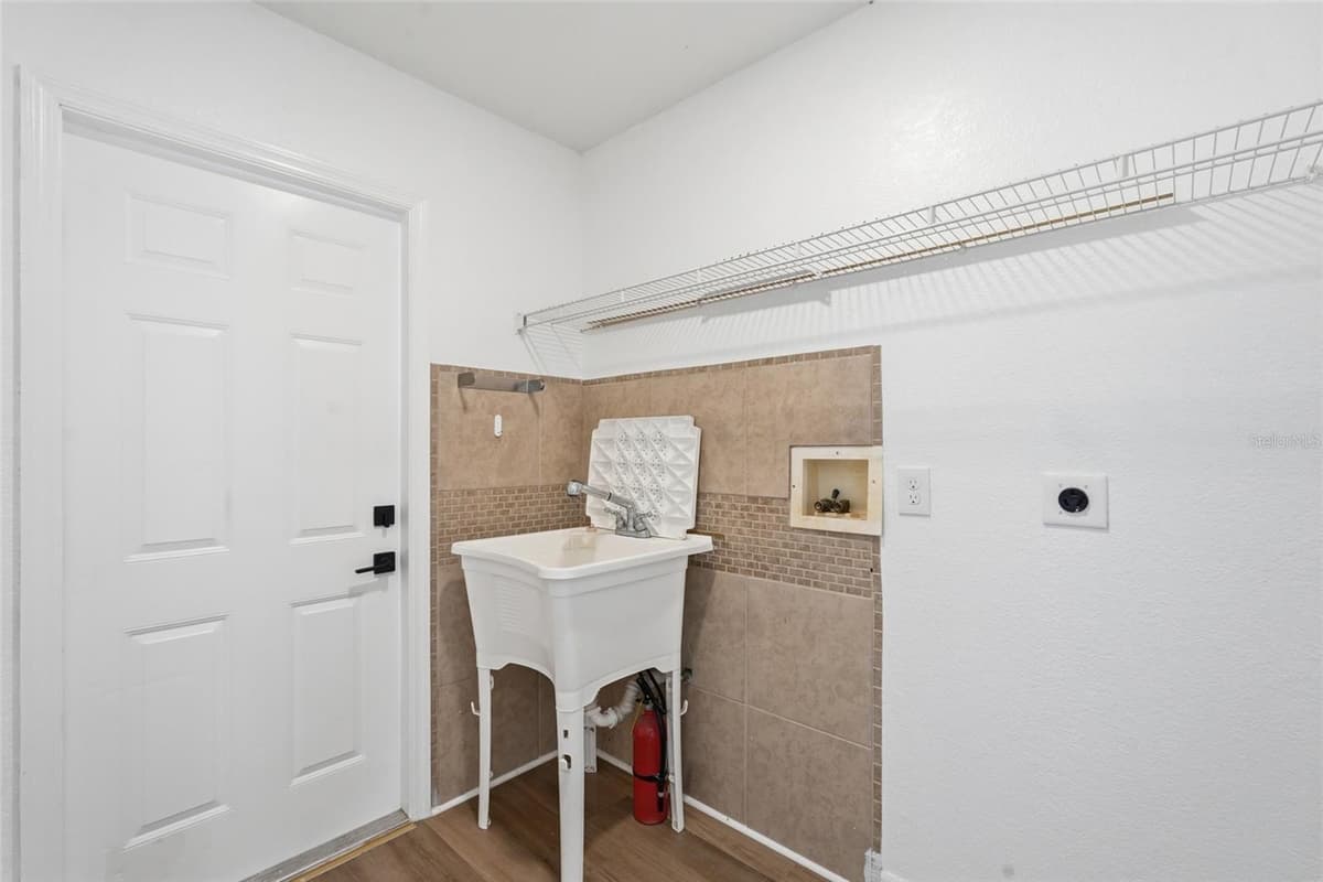 4850 SALFORD BOULEVARD — photo 25 of 34