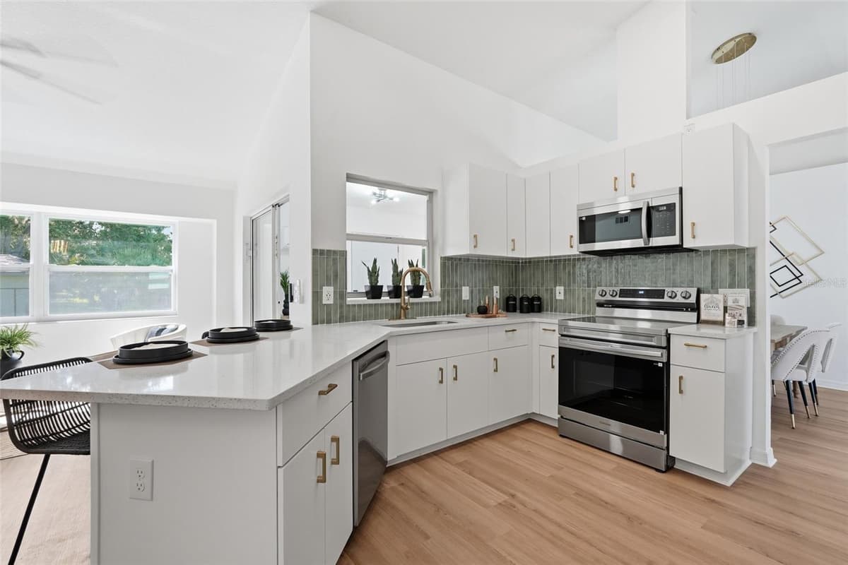 4850 SALFORD BOULEVARD — photo 11 of 34