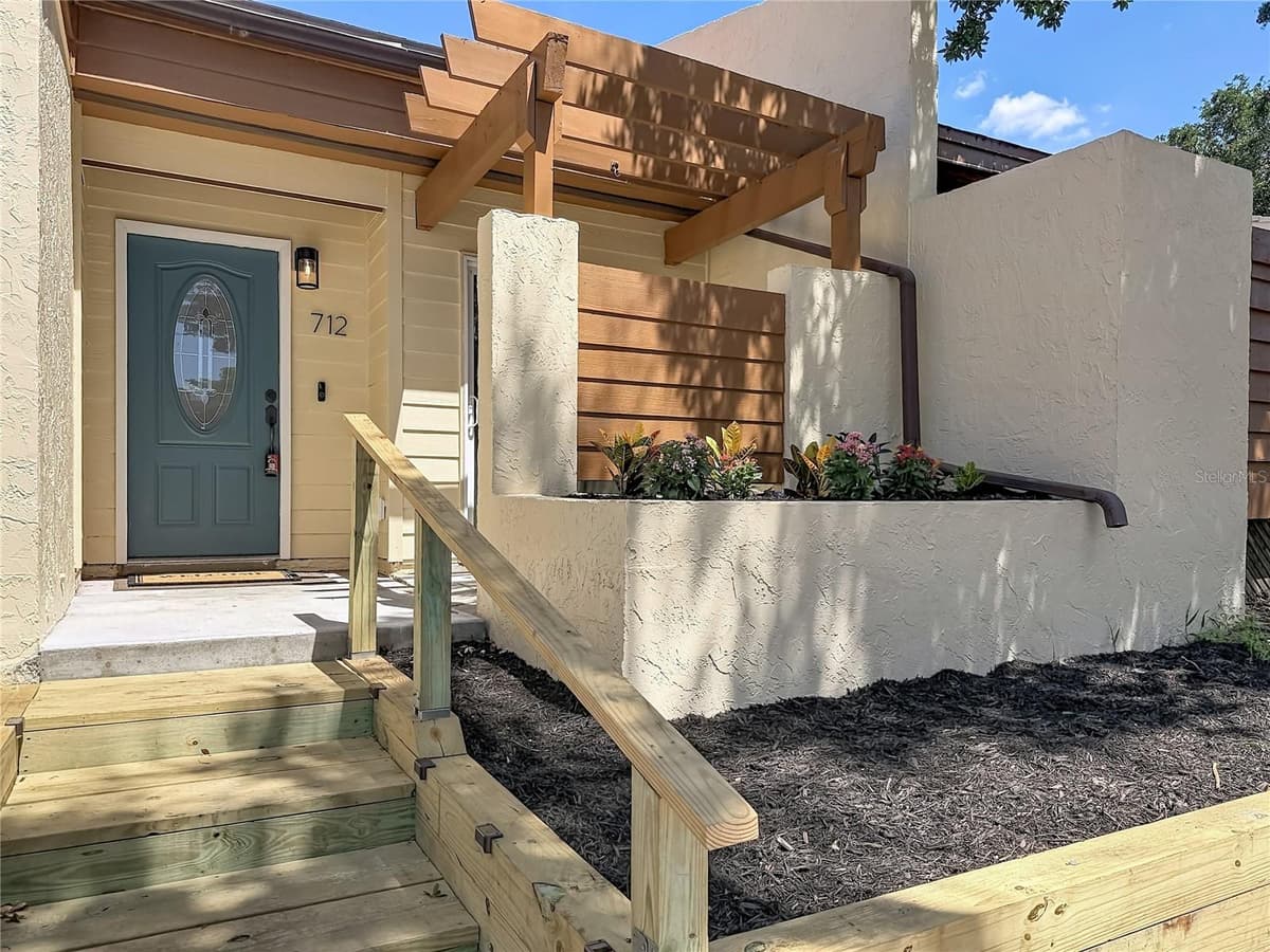 712 TEAL LANE — photo 11 of 64