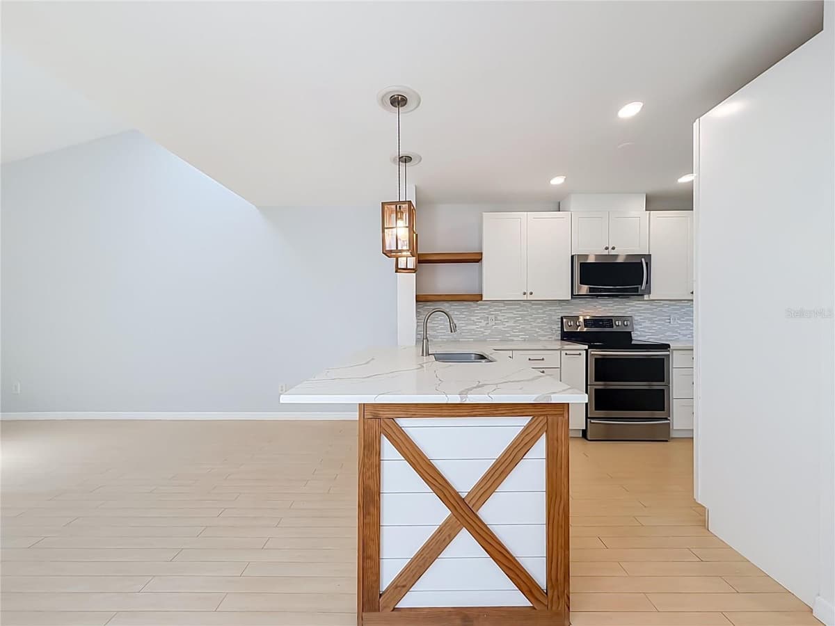 712 TEAL LANE — photo 20 of 64