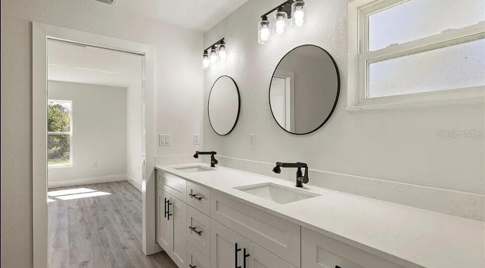 130 HALLMARK AVENUE — photo 9 of 15