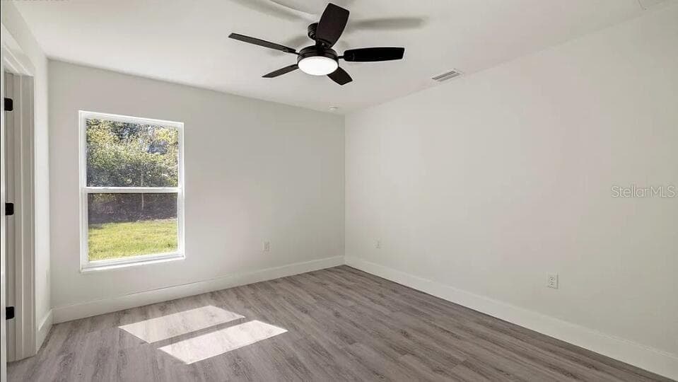 130 HALLMARK AVENUE — photo 14 of 15