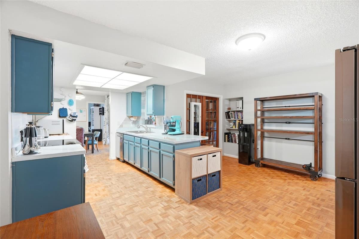 6300 86TH AVENUE — photo 8 of 55