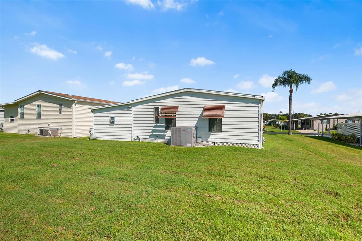 128 LAKE HAZEL DRIVE — photo 4 of 46