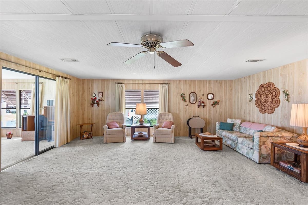 128 LAKE HAZEL DRIVE — photo 12 of 46