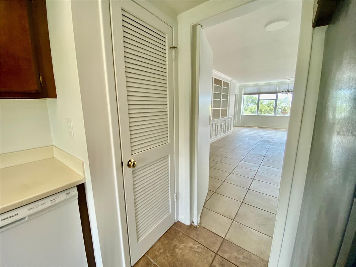 2403 ARDSON PLACE — photo 33 of 73