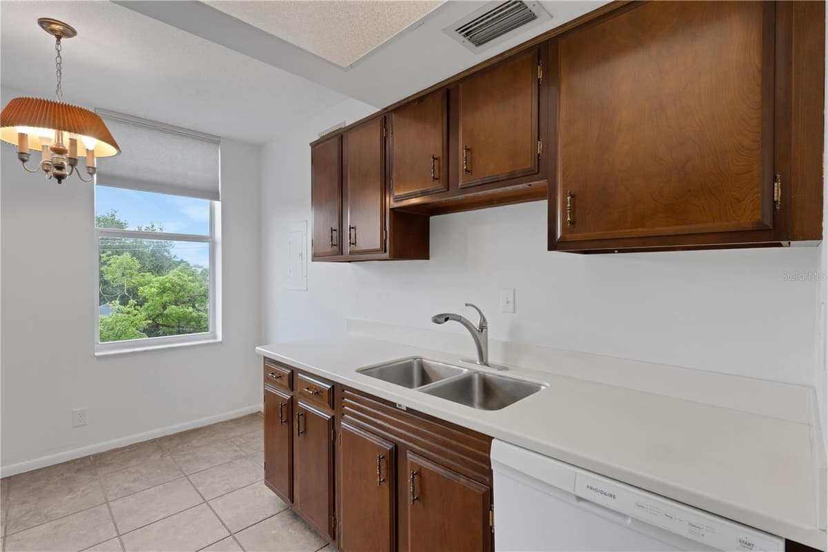 2403 ARDSON PLACE — photo 25 of 73