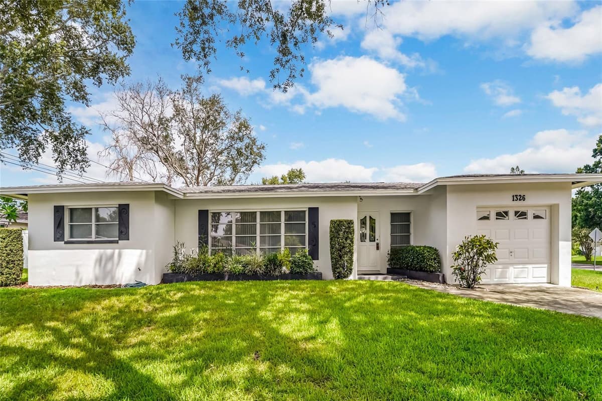 1326 ST THOMAS DRIVE — photo 1 of 49