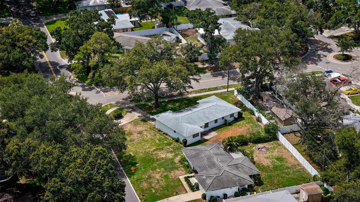 1326 ST THOMAS DRIVE — photo 44 of 49