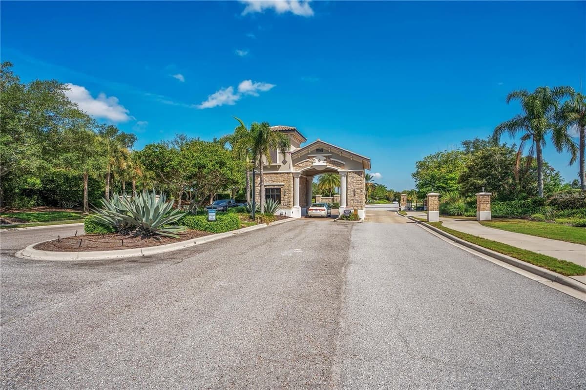 7130 QUIET CREEK DRIVE — photo 40 of 79