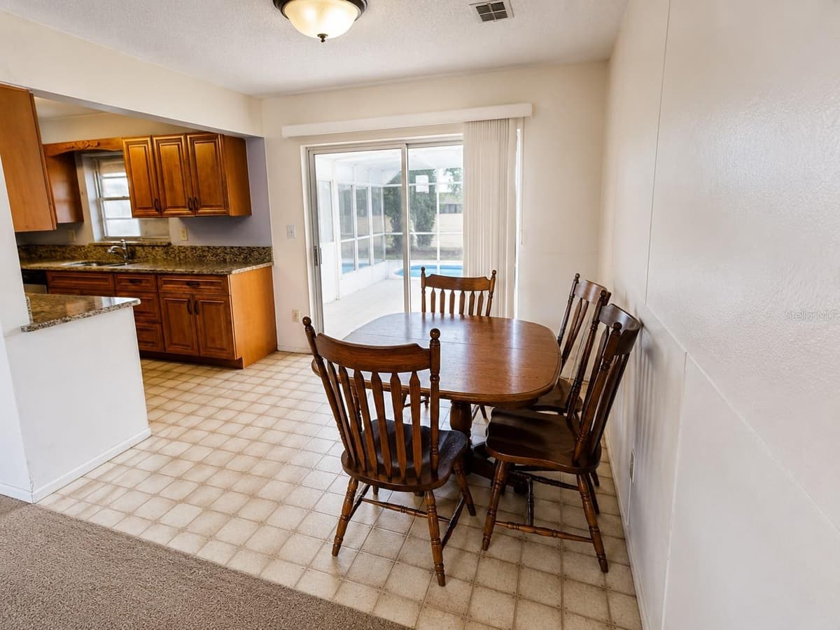 539 IMPERIAL AVENUE — photo 3 of 11