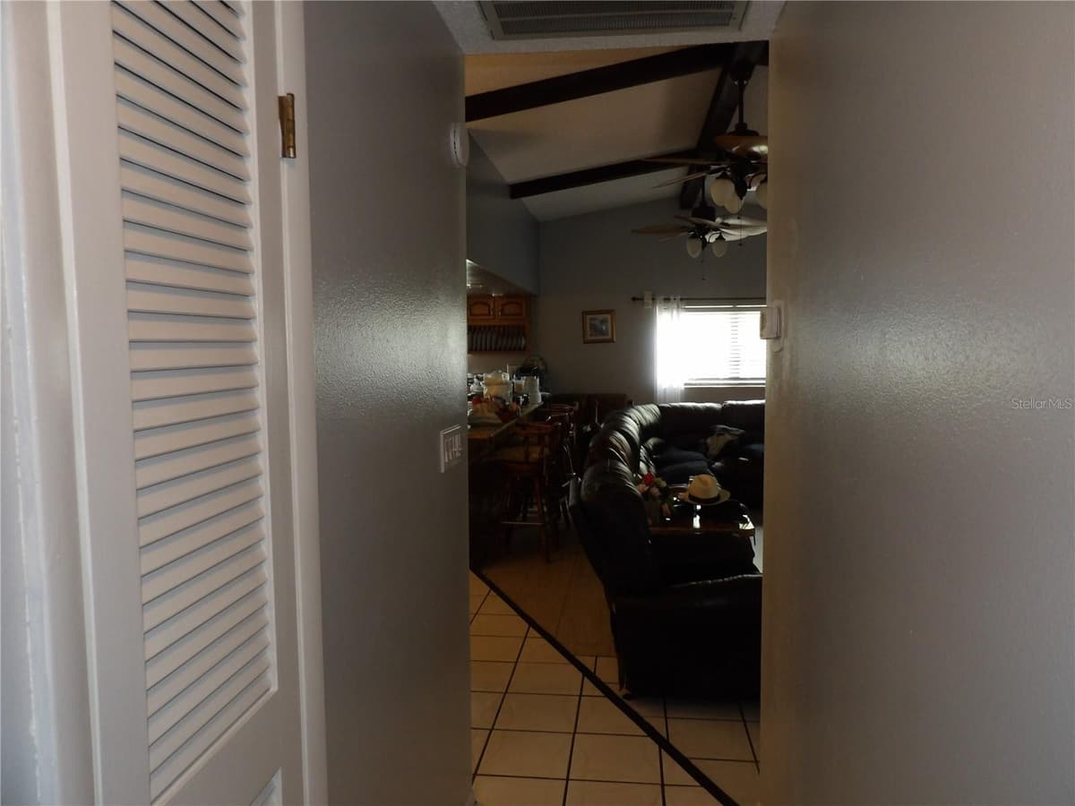 18211 OAKLAWN — photo 17 of 33