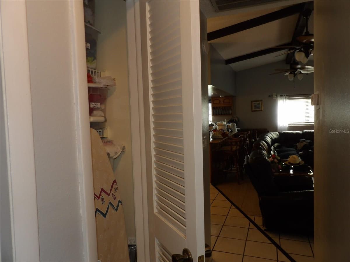 18211 OAKLAWN — photo 16 of 33