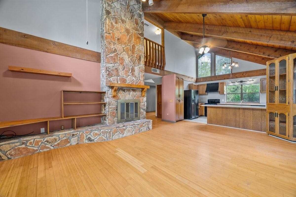 251 CUE LAKE DRIVE — photo 7 of 45