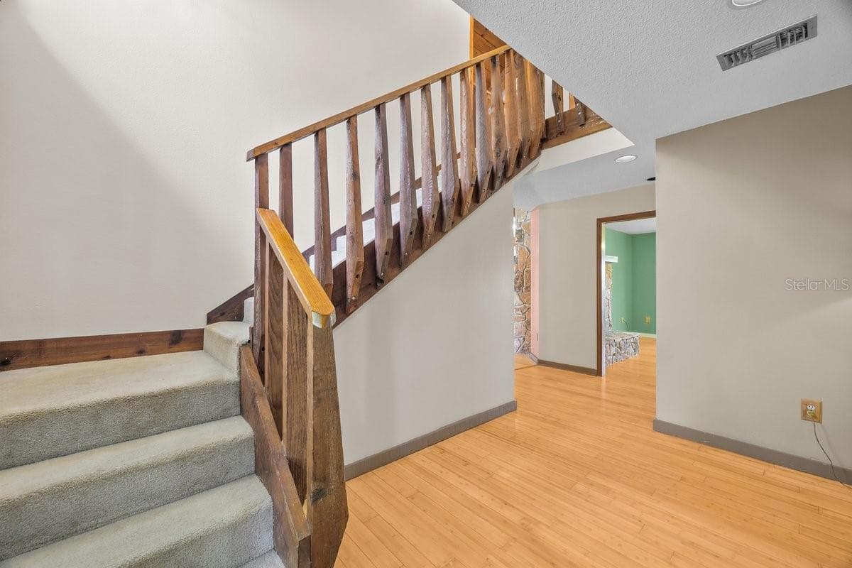 251 CUE LAKE DRIVE — photo 2 of 45