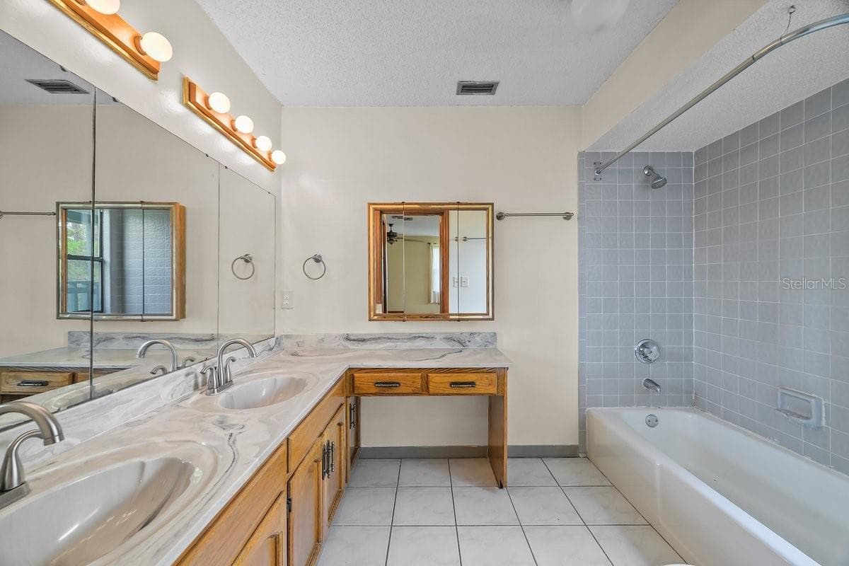 251 CUE LAKE DRIVE — photo 19 of 45