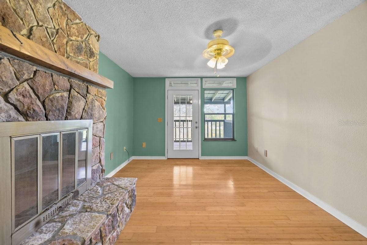 251 CUE LAKE DRIVE — photo 10 of 45