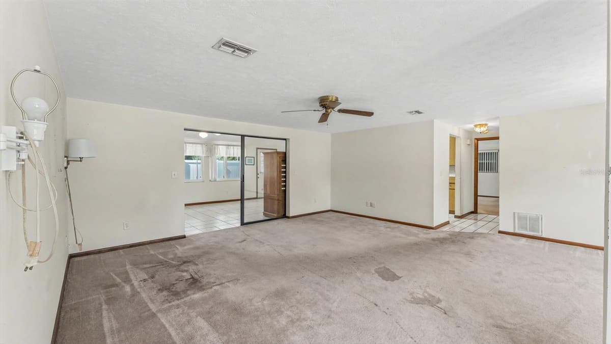 601 FIELDSTONE DRIVE — photo 11 of 50