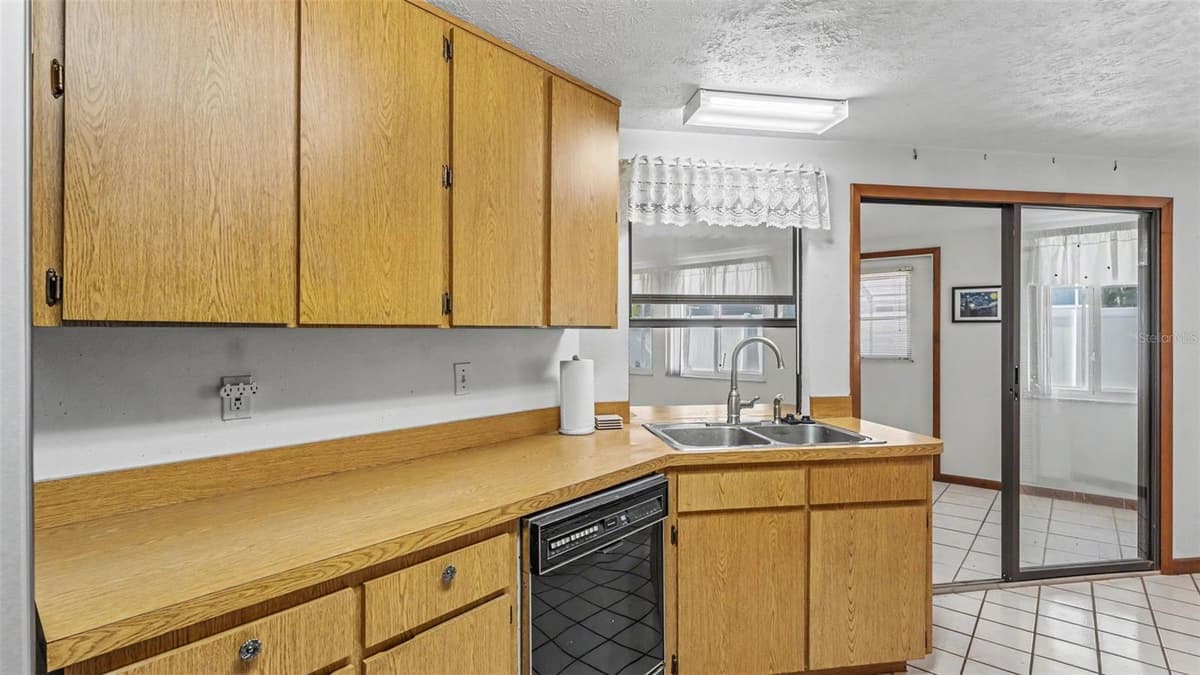 601 FIELDSTONE DRIVE — photo 25 of 50