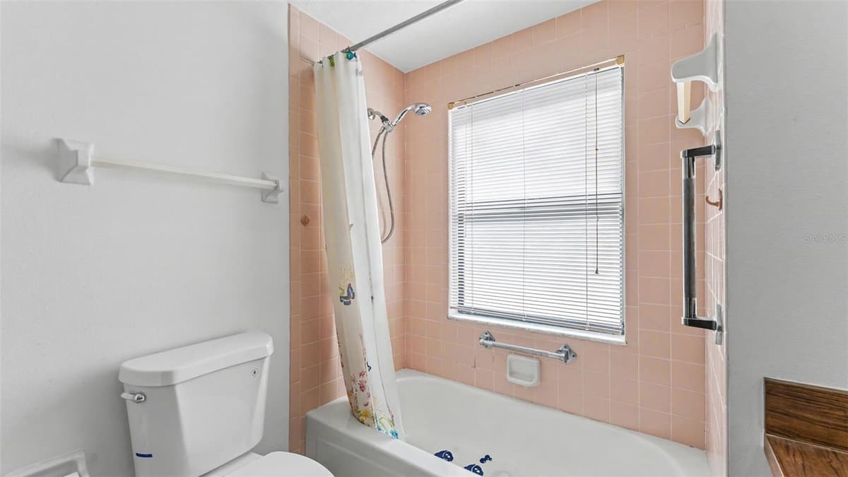 601 FIELDSTONE DRIVE — photo 38 of 50