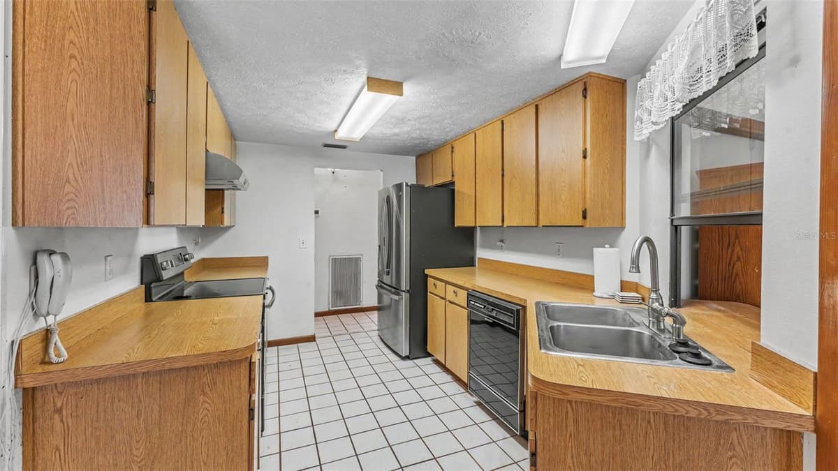 601 FIELDSTONE DRIVE — photo 23 of 50
