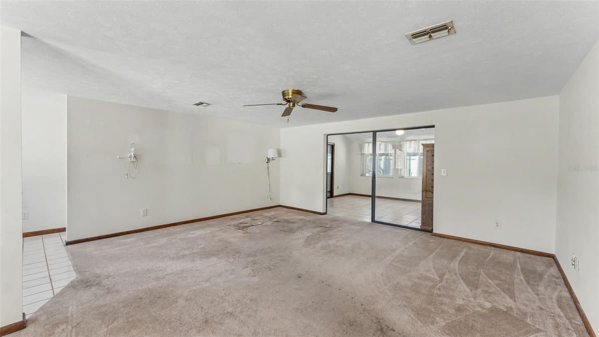 601 FIELDSTONE DRIVE — photo 15 of 50