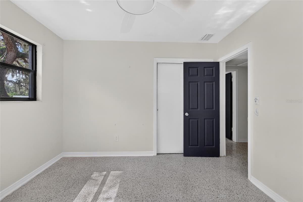 408 BERWICK AVENUE — photo 17 of 40