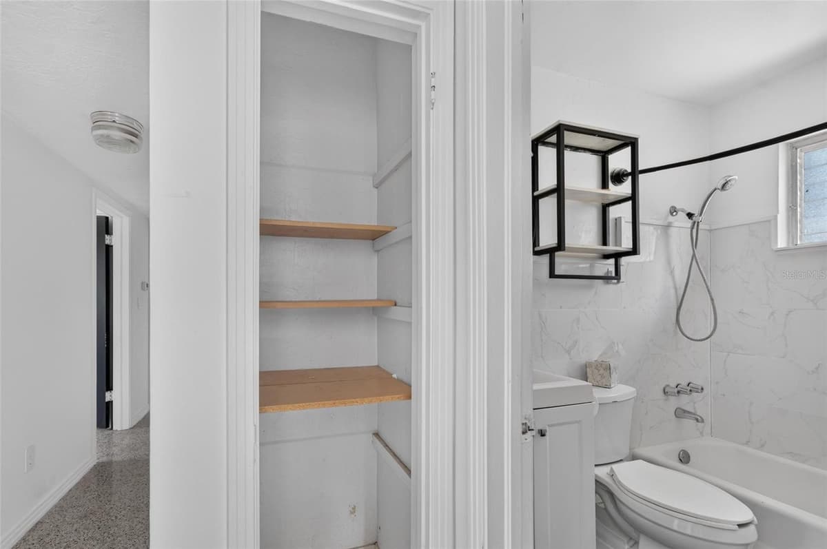 408 BERWICK AVENUE — photo 20 of 40