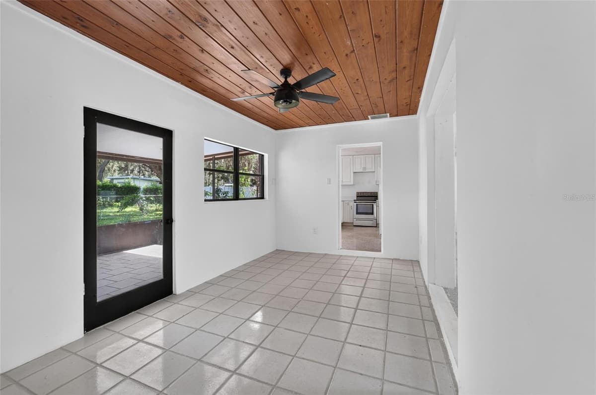 408 BERWICK AVENUE — photo 13 of 40
