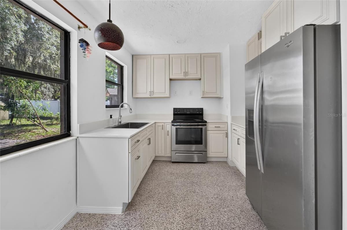 408 BERWICK AVENUE — photo 14 of 40
