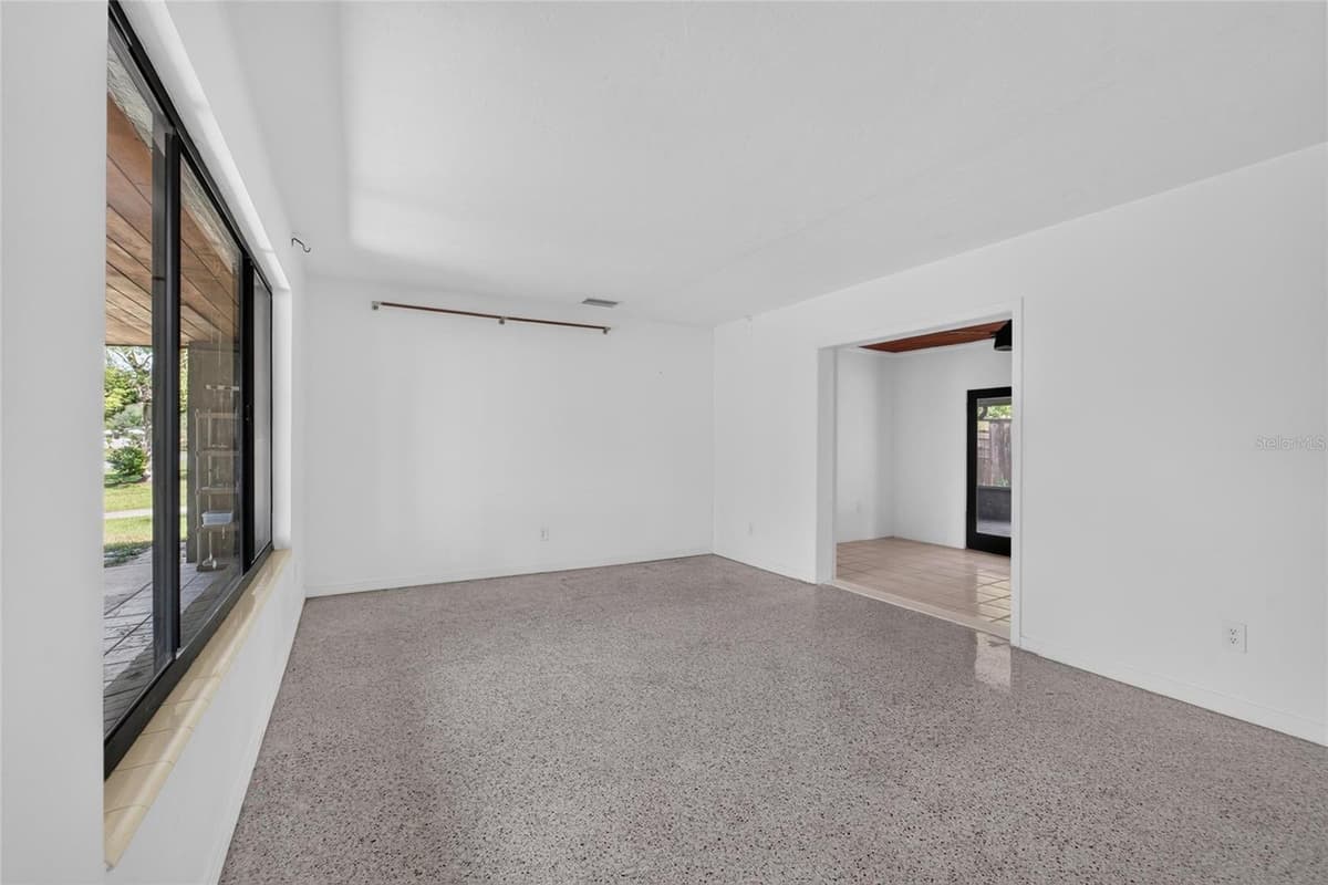 408 BERWICK AVENUE — photo 10 of 40