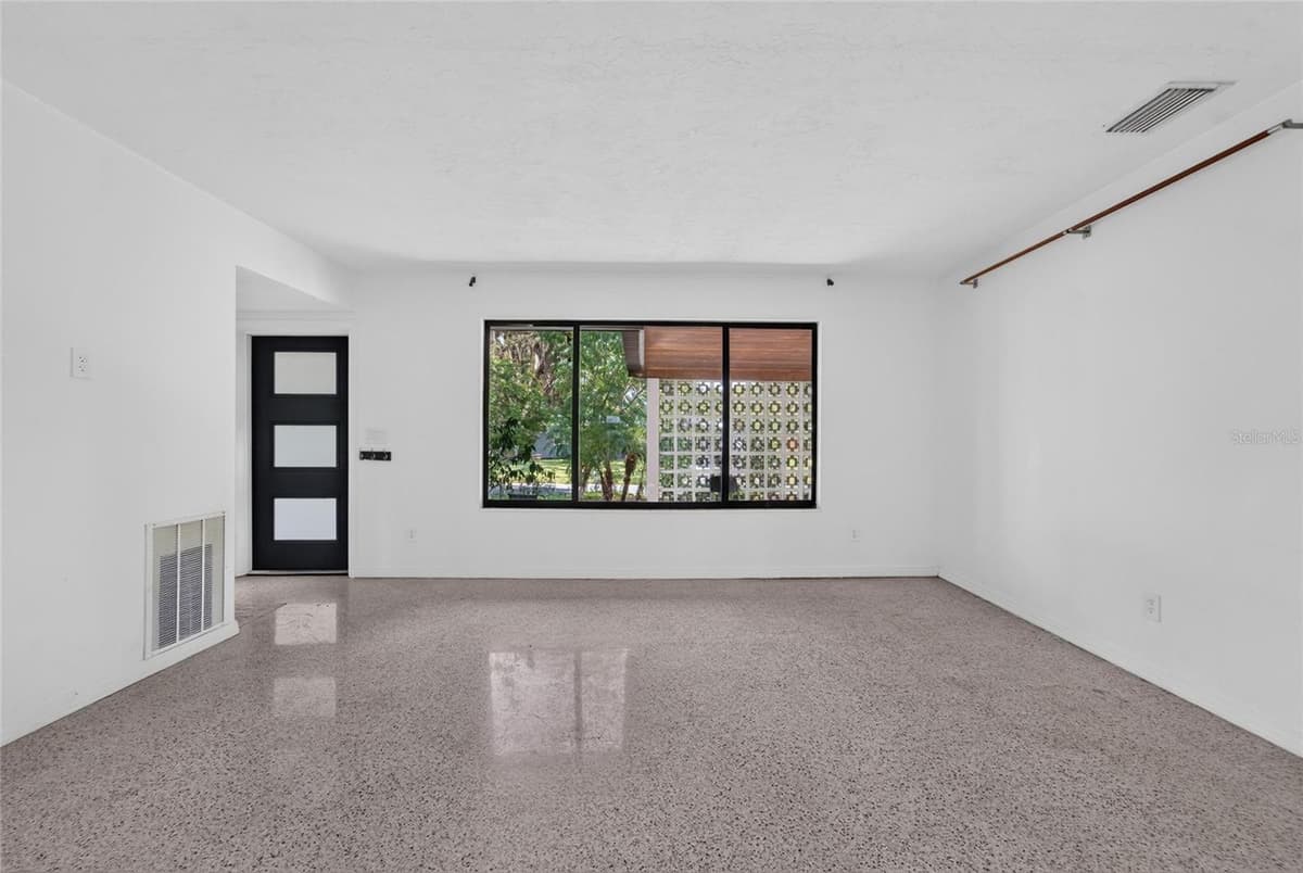 408 BERWICK AVENUE — photo 8 of 40
